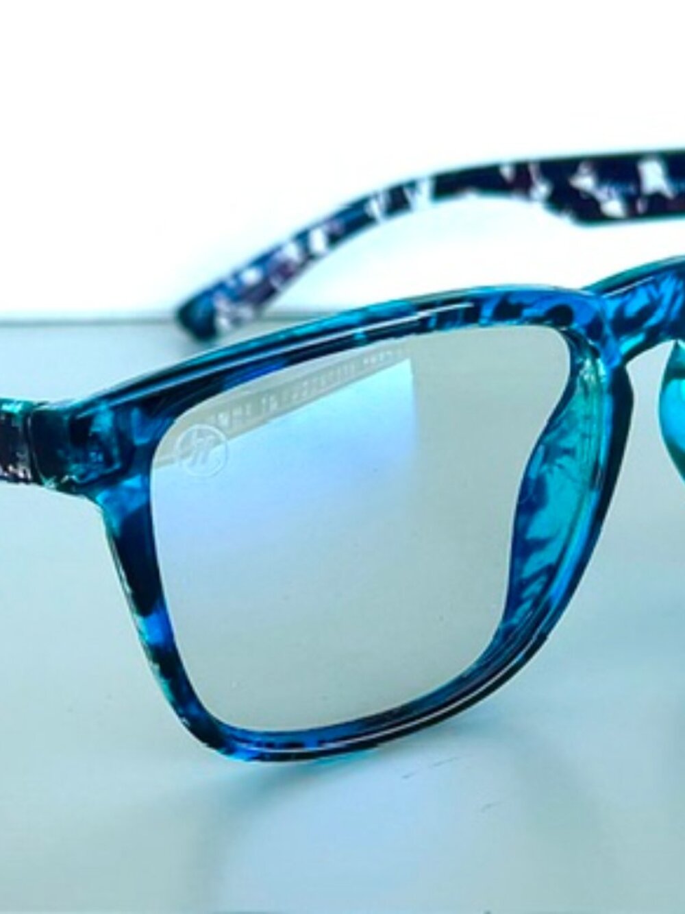 Blenders Blue Unisex bld-Lifestyles-598 Sunglasses New in Box